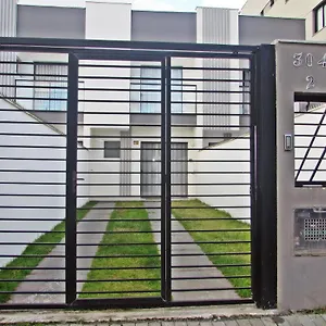 Casa de Férias Sobrado Carpe Diem Palmeiras, 450 M Da Praia, 2 Com Ar, 2 Vagas, Check-in 24h, Churrasqueira, 20 Min Do Beto Carrero, Piçarras